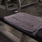 Serviette de musculation Pullstra grise – en situation (1)